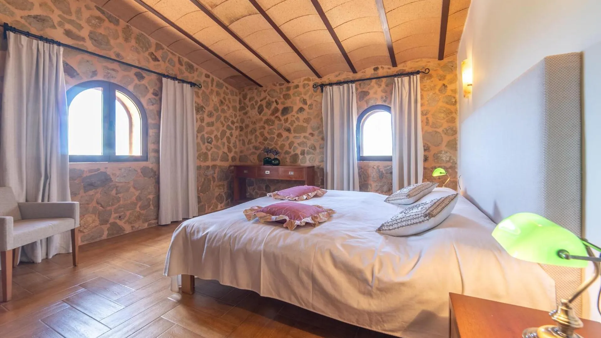 Pura Vida Villa Sant Joan 0*,